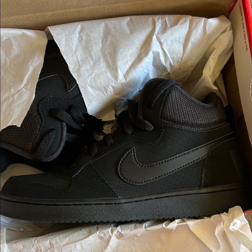 Nike Black High-Top Sneakers Classic Basketball Style